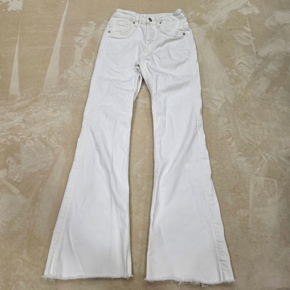 H&M Divided White Flare Jeans Womens Size 0 Raw Hem Frayed Denim Flared
